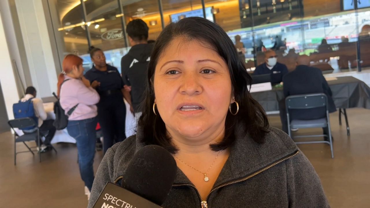 Feria trabajos conecta solicitantes empleo con empleadores